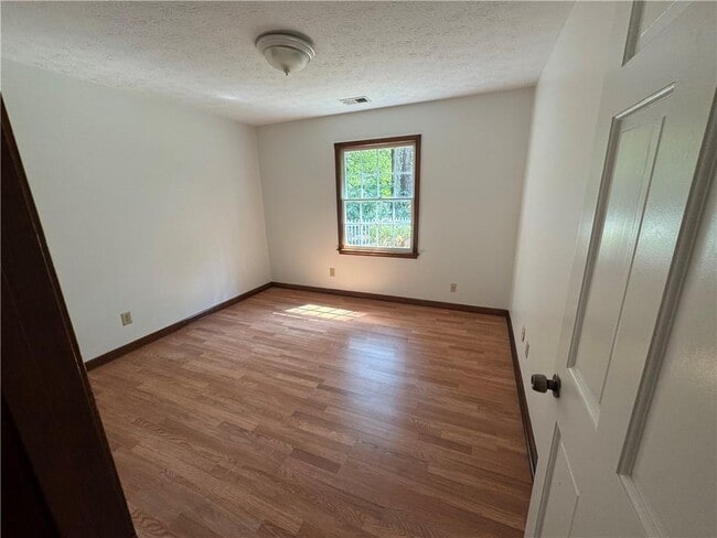 Building Photo - 116 Woodglen Ct