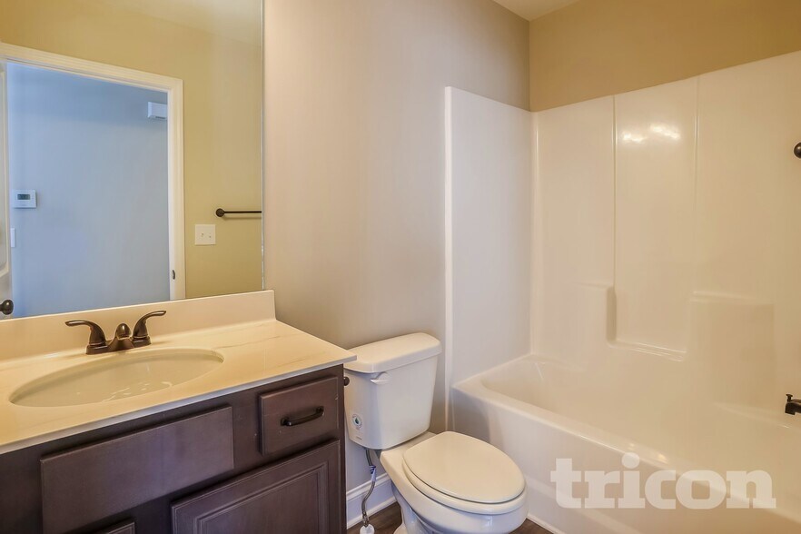 Building Photo - 209 Hampton Oaks Cir