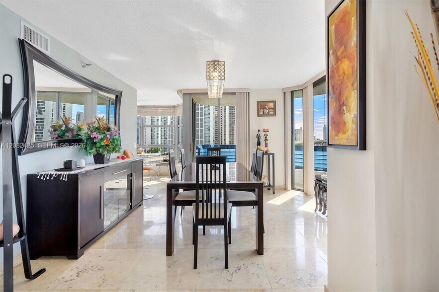 Building Photo - 3500 Mystic Pointe Dr