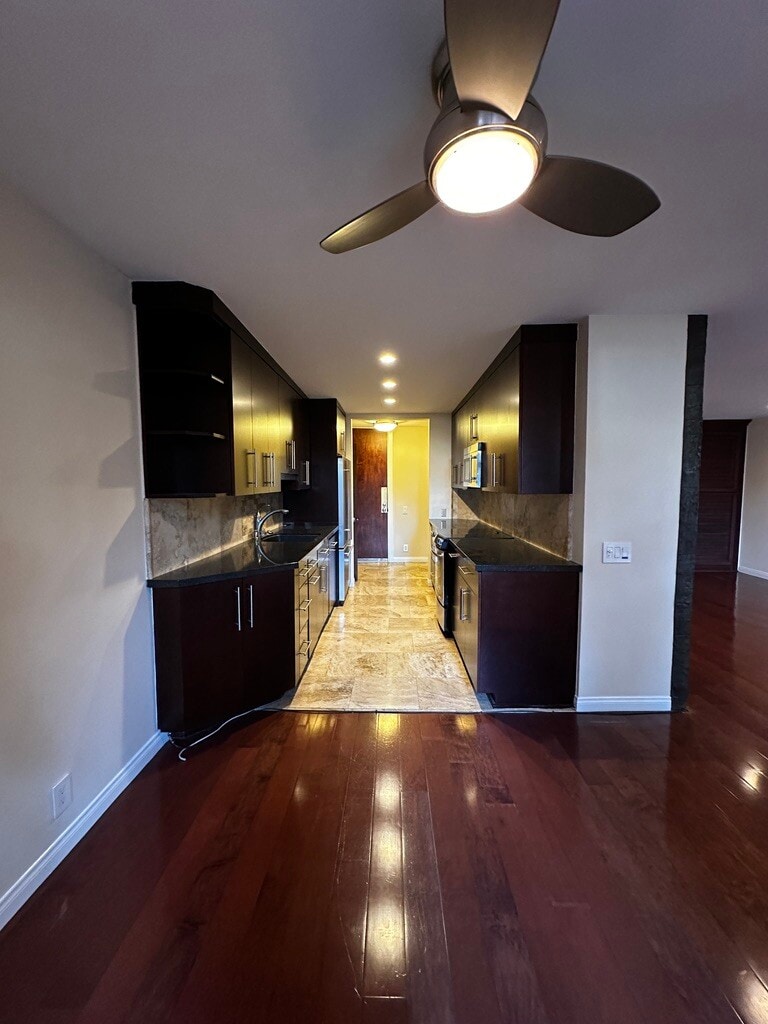 Kitchen - 11951 Mayfield Ave