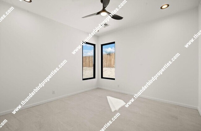 Building Photo - Living on top of the world in Corrales!!!! Look at these views!!!!
