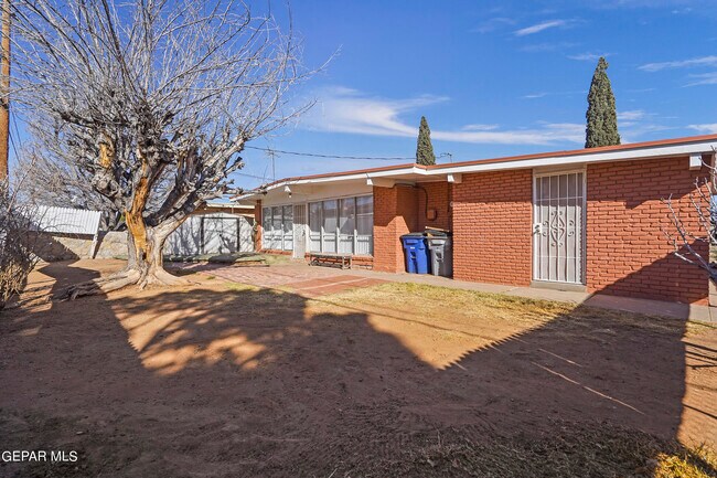 Building Photo - 10009 Jamaica St