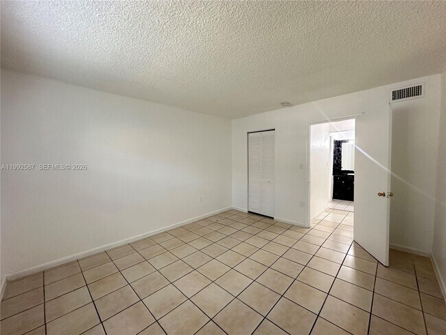 Building Photo - 1008 NW 45th Ave