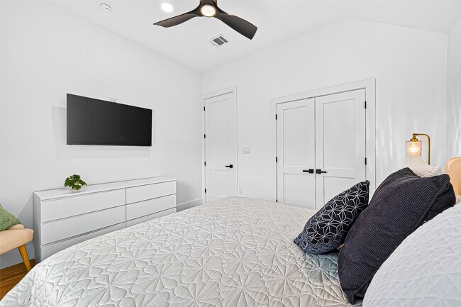 Building Photo - 5121 Locust St