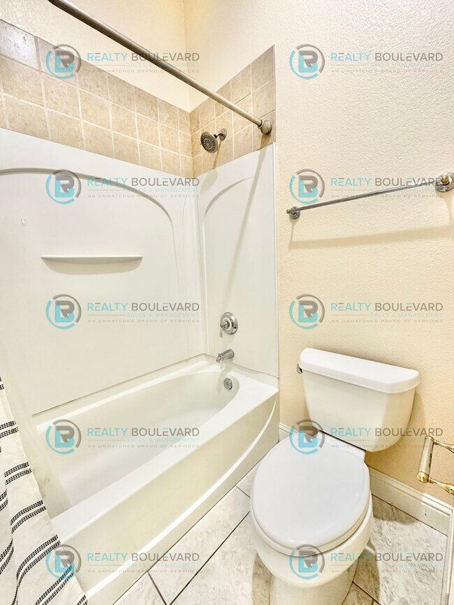 Building Photo - Beautiful 3 Bedroom, 2Bath, 3 Car Garage home in South Reno With Large Back Yard and Hot Tub!