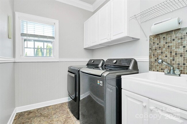 Building Photo - 9607 Royal Colony Dr