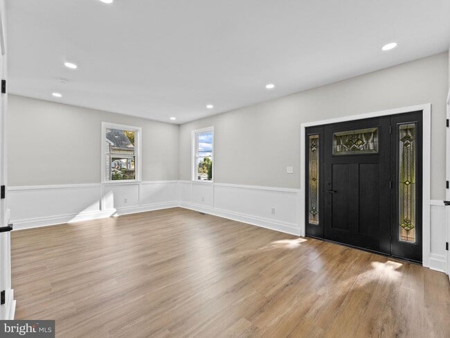 Building Photo - 116 2nd St