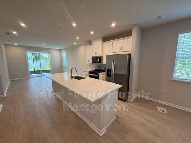 Building Photo - 299 Spruce Hl Pt