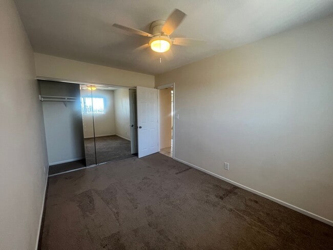 Building Photo - Charming upstairs 2/2 Condo in Clairemont