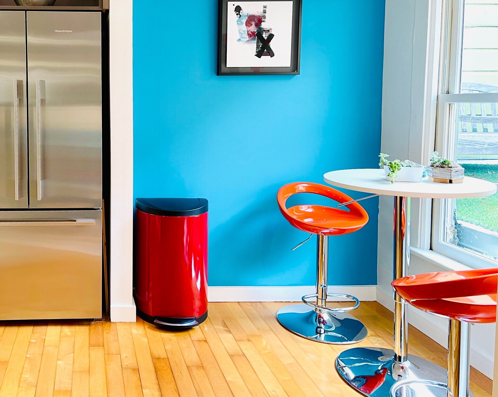 Kitchen has breakfast nook with small circular cafe table with two tall cafe chairs - 328 Harriet St