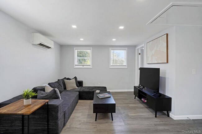 Building Photo - 108 Sheridan Ave