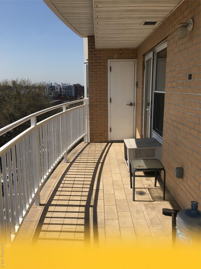 Building Photo - 93-05 37th Ave