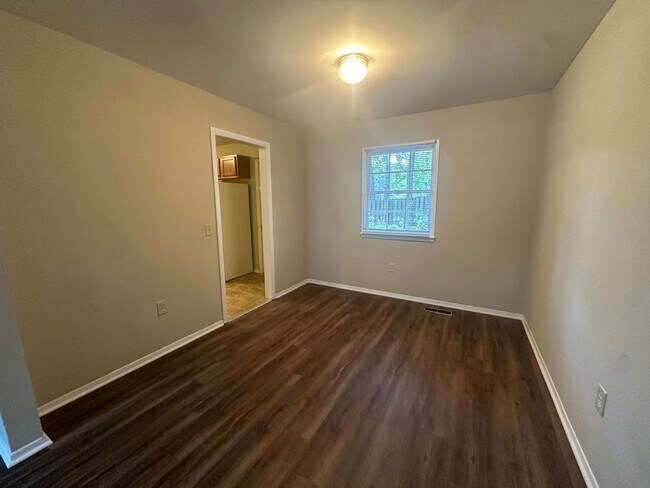 Building Photo - 705 Buena Vista Dr