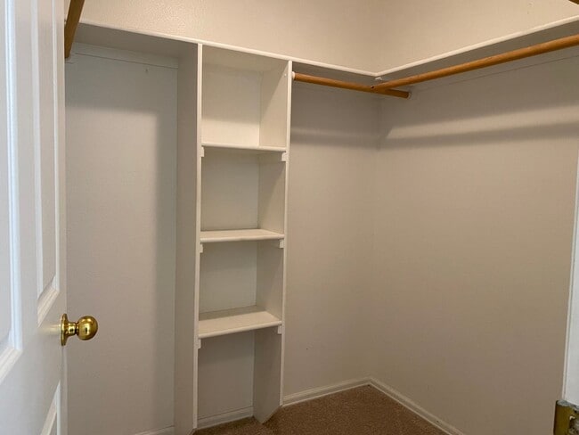 Building Photo - 2 Bed 2 Bath Townhome