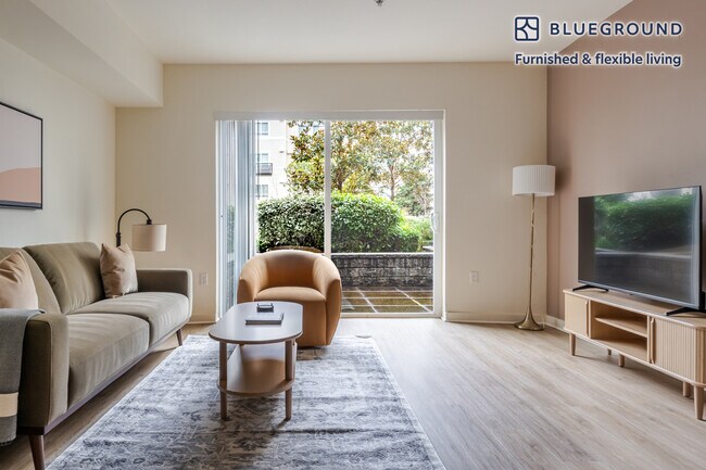 Building Photo - 362 Bellevue Way NE