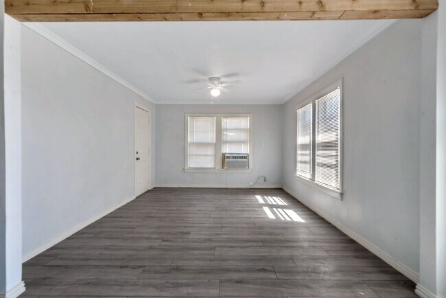 Building Photo - 305 N Robinson St