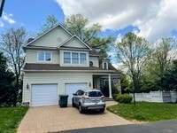 Building Photo - Stunning and Spacious 5 Bed 4 Bath Colonia...
