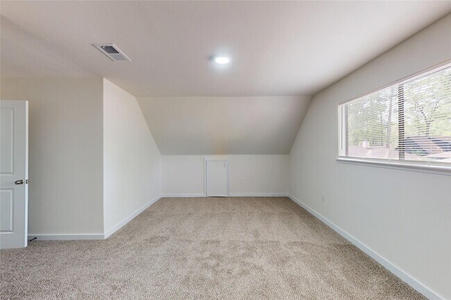 Building Photo - 2218 Poplar Park Dr