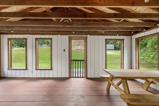 Building Photo - Pet Friendly Four Bedroom with Basement!