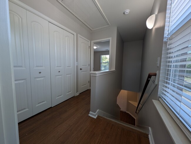 Building Photo - 1438 Riverbrook Dr