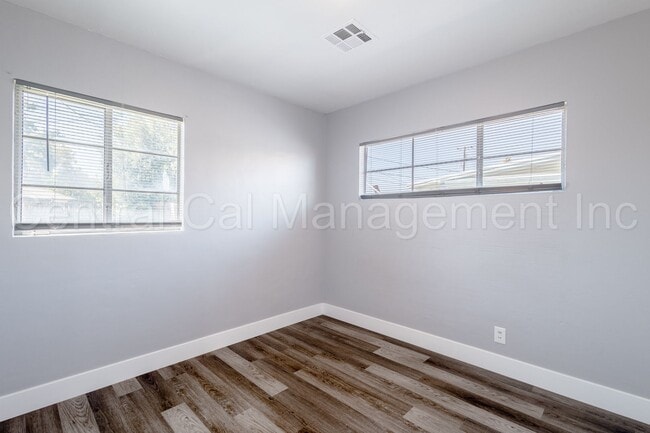 Building Photo - 3 Bedroom/1 Bath Home - $1895 Per Month! M...