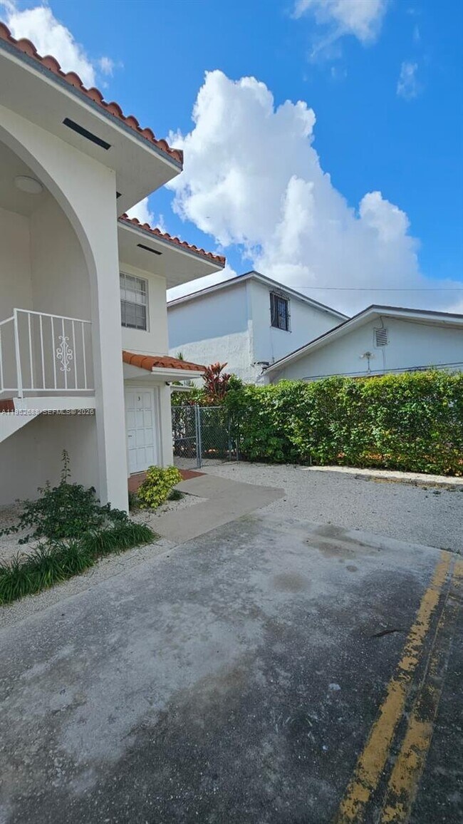 Building Photo - 5720 SW 5th St