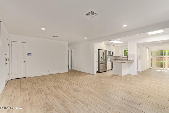 Building Photo - 434 S Vista Del Rio