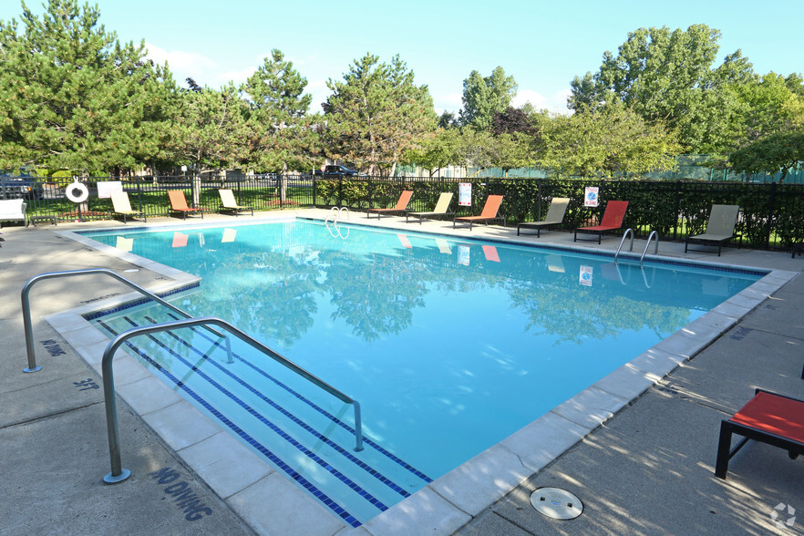 Swimming Pool - Merriman Woods Apartments