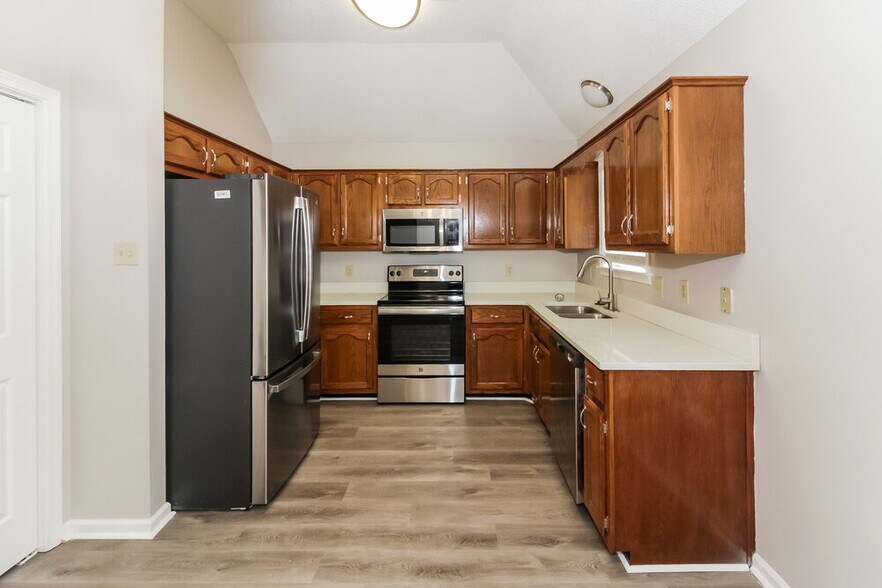 Building Photo - 4371 Bunker Hill Dr