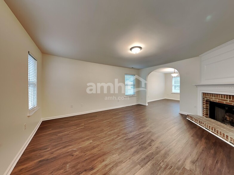 Building Photo - 4401 Cobble Creek Ln