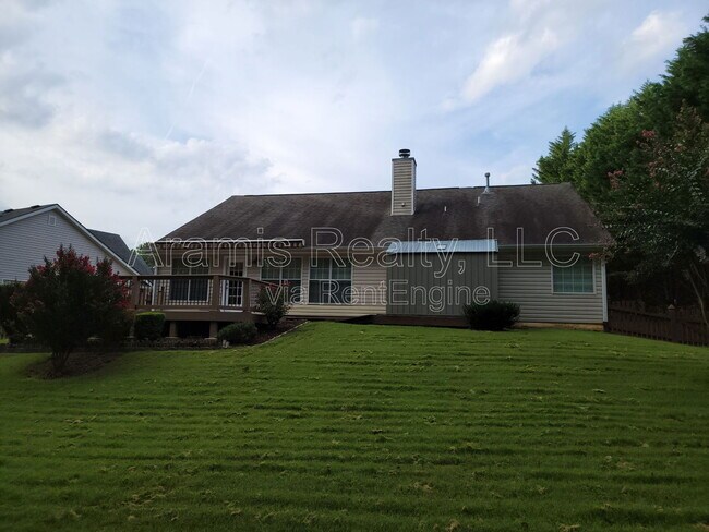 Building Photo - 3241 Cranberry Ln NE