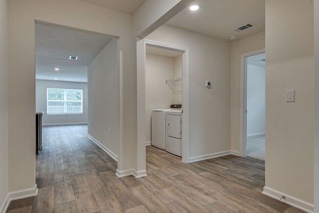 Building Photo - Spacious 4-Bedroom Home - Cambria