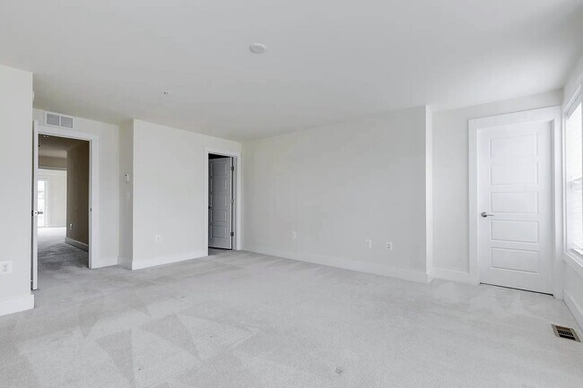 Building Photo - 4240 Broad Hill Dr