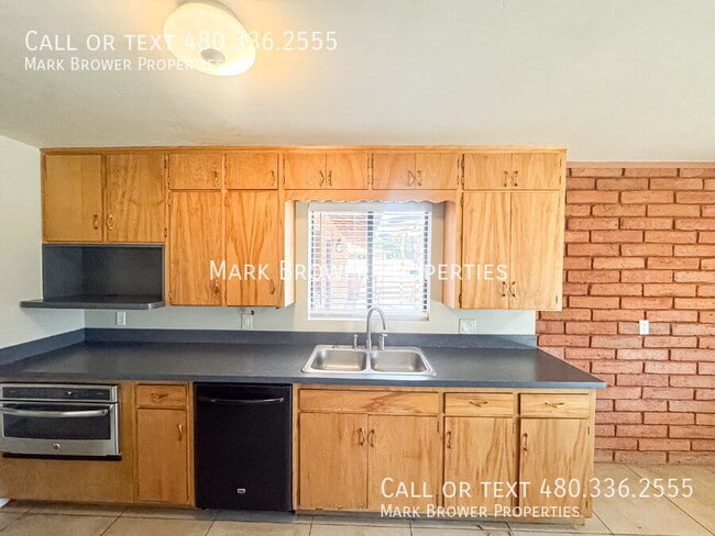 Building Photo - 505 E Loma Vista Dr
