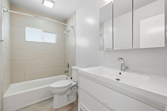 Building Photo - Refreshed Single Family Home with Lots of ...