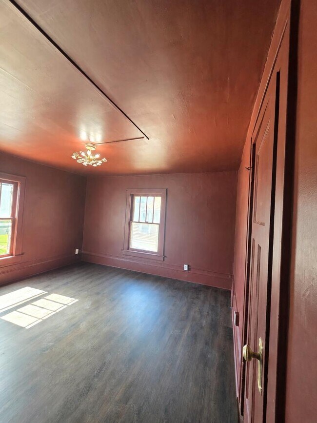 Building Photo - 107 Dawes Ave