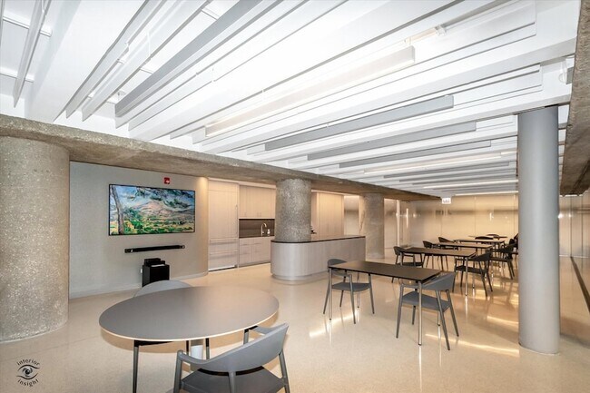 Building Photo - 200 E Delaware Pl