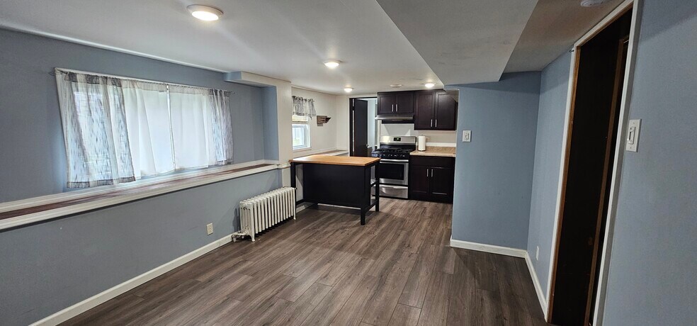 Building Photo - 3520 N Narragansett Ave