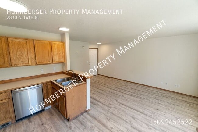 Building Photo - 2810 N 14th Pl