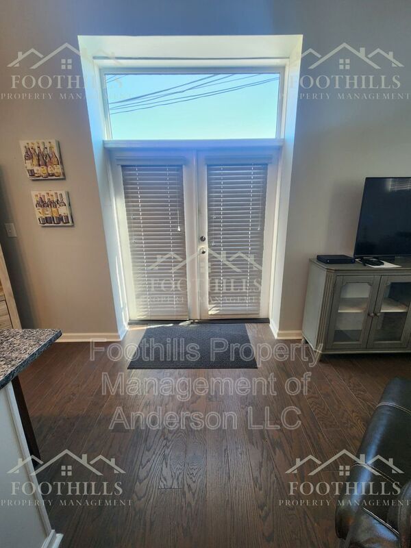 Building Photo - 210-216 N Main St