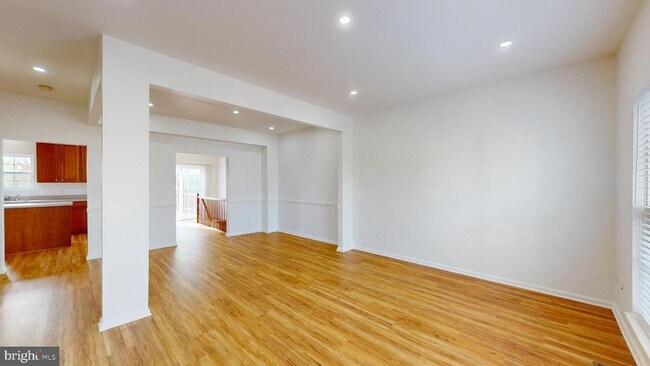 Building Photo - 527 Sparkleberry Terrace NE
