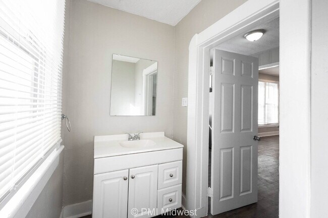 Building Photo - 101 N State Ave