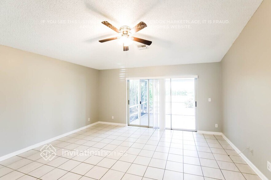Building Photo - 2542 Country Golf Dr