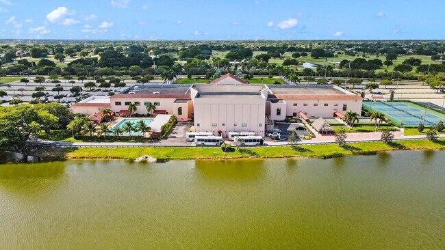 Building Photo - 3059 Ainslie Dr