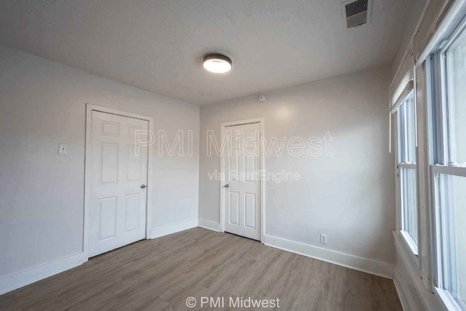 Building Photo - 2211 E New York St