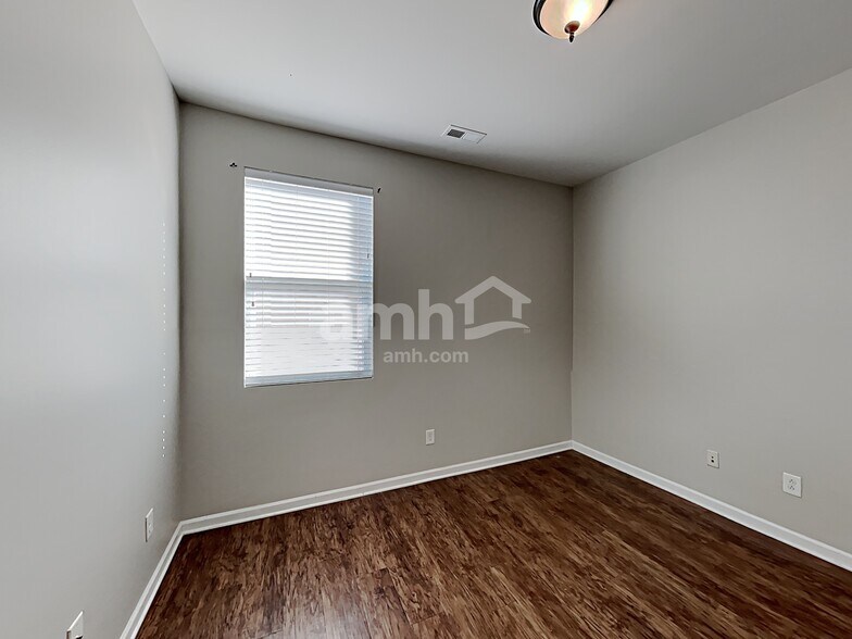 Building Photo - 1015 Green Terra Rd