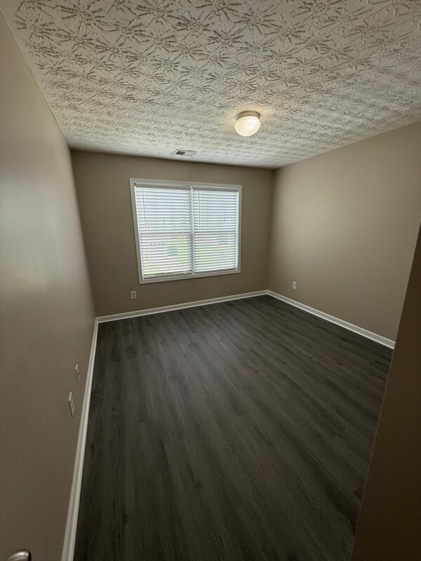 Building Photo - 518 Oakside Pl