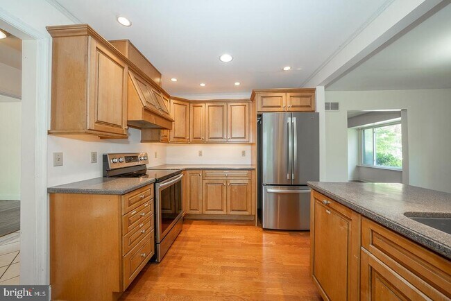 Building Photo - 301 Hanover Ct