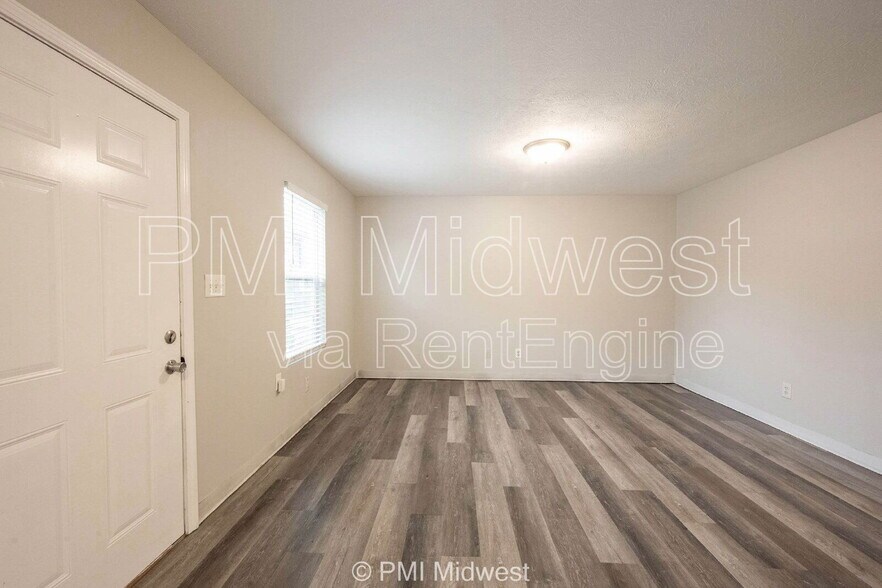 Building Photo - 622 N Linwood Ave