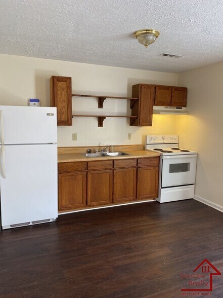 Building Photo - 232 Dogwood Pointe Dr